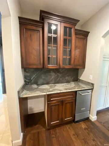 $825,000 | 1303 East Erskine Mnr Hl Drive, South Bend, IN 46614