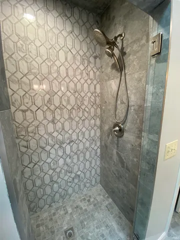 $825,000 | 1303 East Erskine Mnr Hl Drive, South Bend, IN 46614