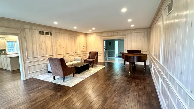 $825,000 | 1303 East Erskine Mnr Hl Drive, South Bend, IN 46614