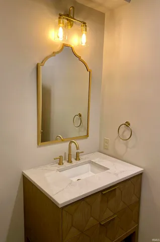 $825,000 | 1303 East Erskine Mnr Hl Drive, South Bend, IN 46614