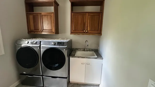 $825,000 | 1303 East Erskine Mnr Hl Drive, South Bend, IN 46614