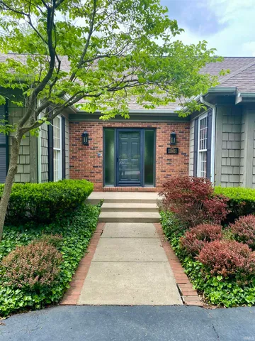 $825,000 | 1303 East Erskine Mnr Hl Drive, South Bend, IN 46614