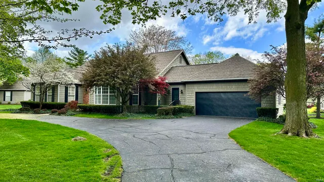 $825,000 | 1303 East Erskine Mnr Hl Drive, South Bend, IN 46614