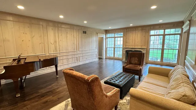 $825,000 | 1303 East Erskine Mnr Hl Drive, South Bend, IN 46614