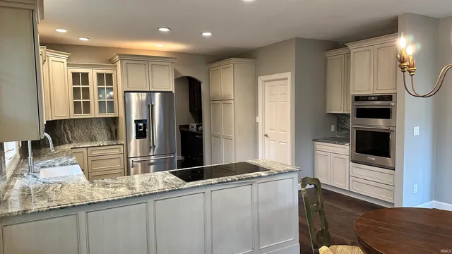 $825,000 | 1303 East Erskine Mnr Hl Drive, South Bend, IN 46614