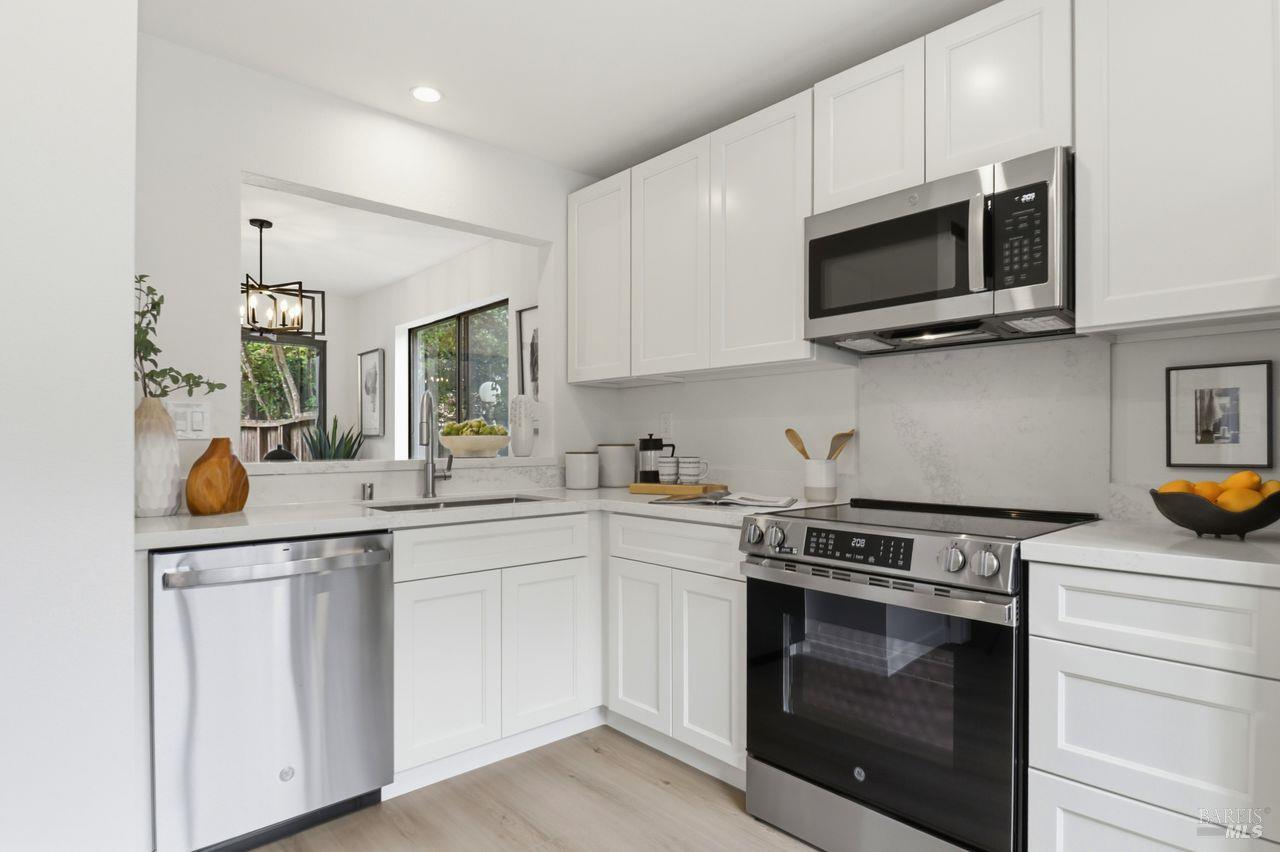 318 Sylvia Way San Rafael, CA 94903 - Photo 9 of 39