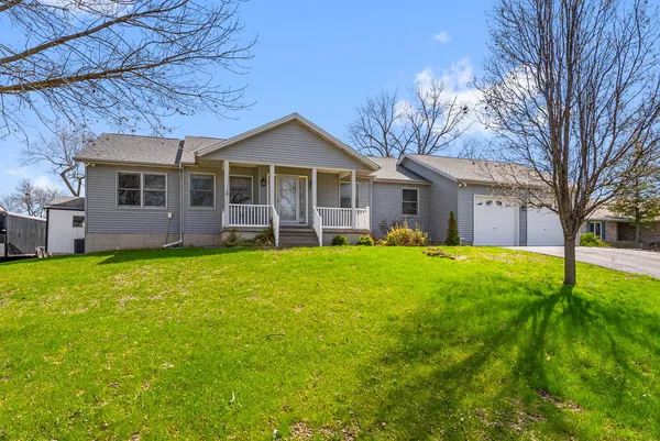 $379,900 | 3455 West Harbor Drive, Bettendorf, IA 52722
