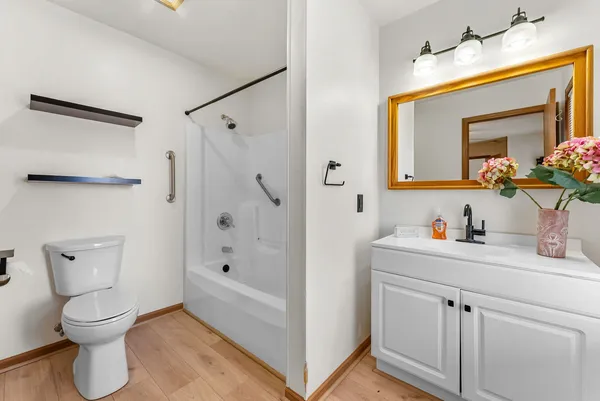$379,900 | 3455 West Harbor Drive, Bettendorf, IA 52722