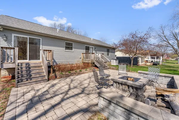 $379,900 | 3455 West Harbor Drive, Bettendorf, IA 52722