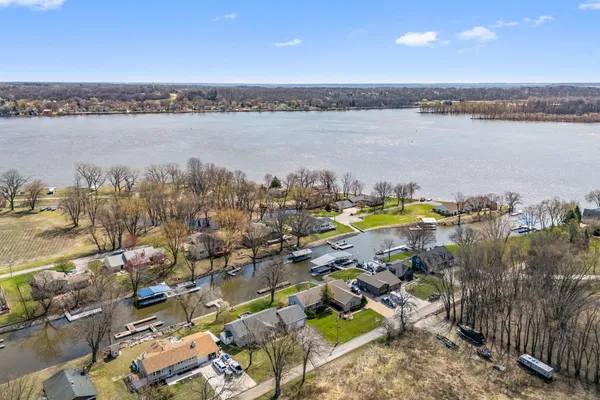 $379,900 | 3455 West Harbor Drive, Bettendorf, IA 52722