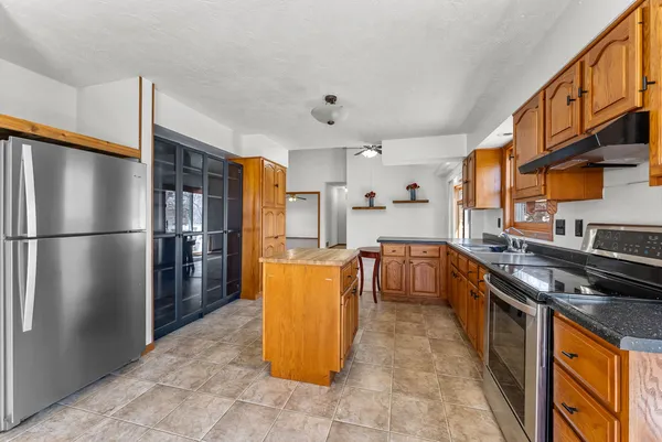 $379,900 | 3455 West Harbor Drive, Bettendorf, IA 52722