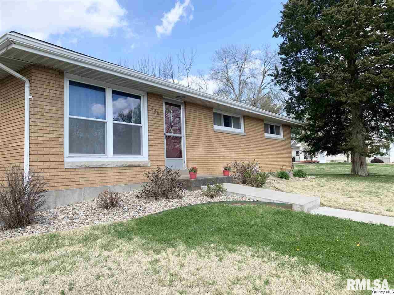 2201 Maple Street Quincy, IL 62301 - Photo 1 of 34 Gallery Image 1
