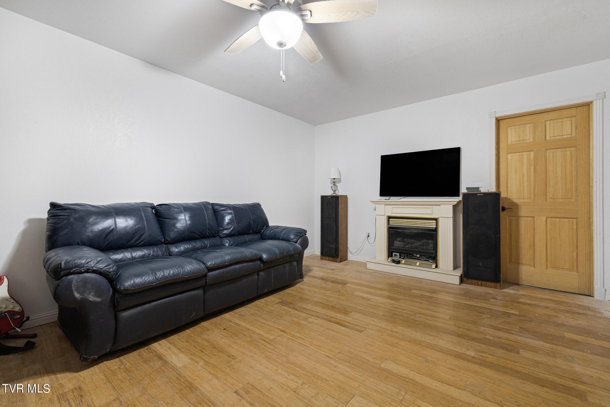 221 Judge Ben Allen Road Elizabethton, TN 37643 - Photo 33 of 44 Flex room in basement