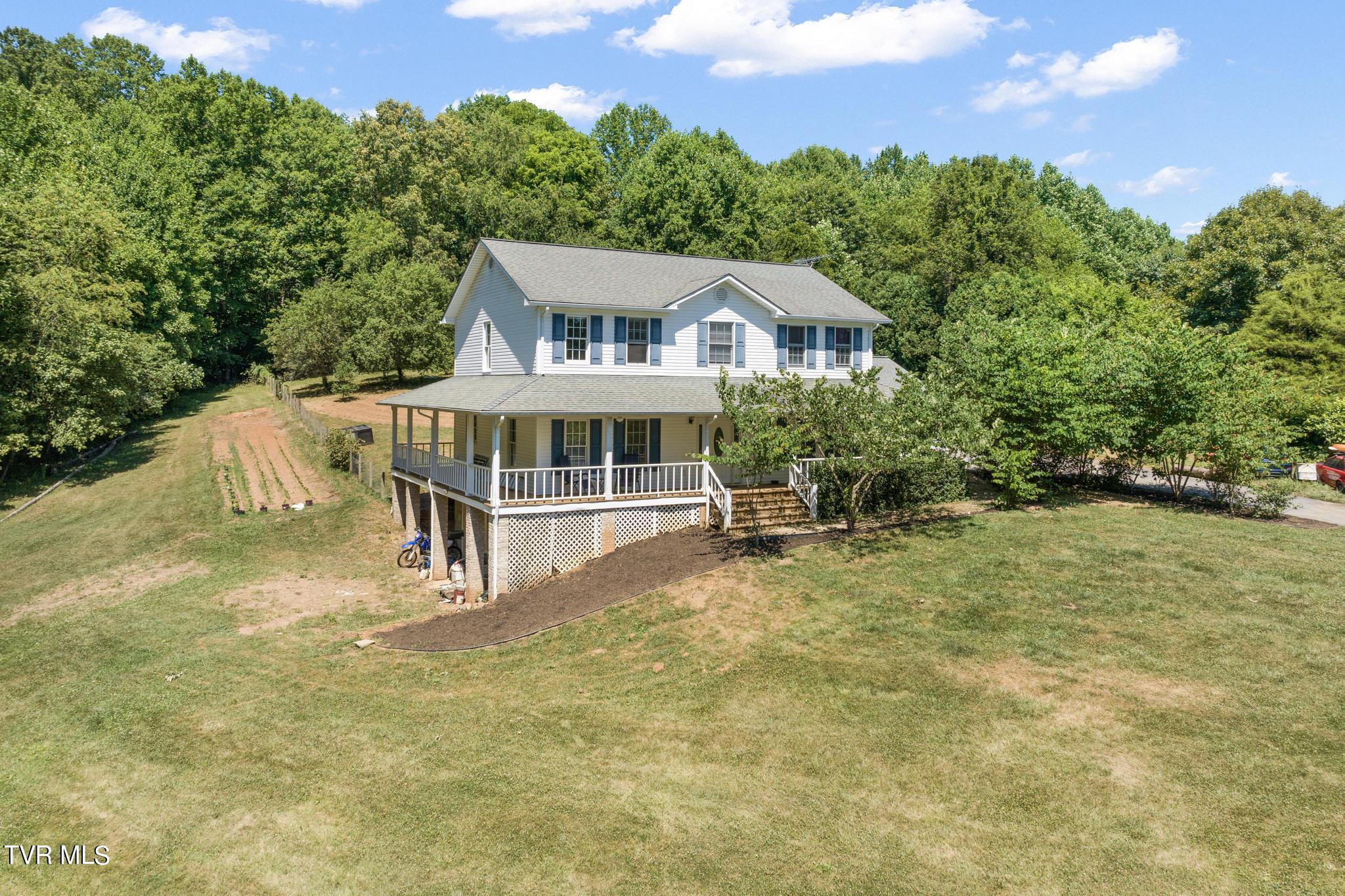 221 Judge Ben Allen Road Elizabethton, TN 37643 - Photo 4 of 44 Side view of home