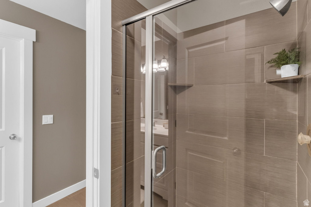 11976 Woodridge Road Sandy, UT 84094 - Photo 21 of 40 Primary Shower