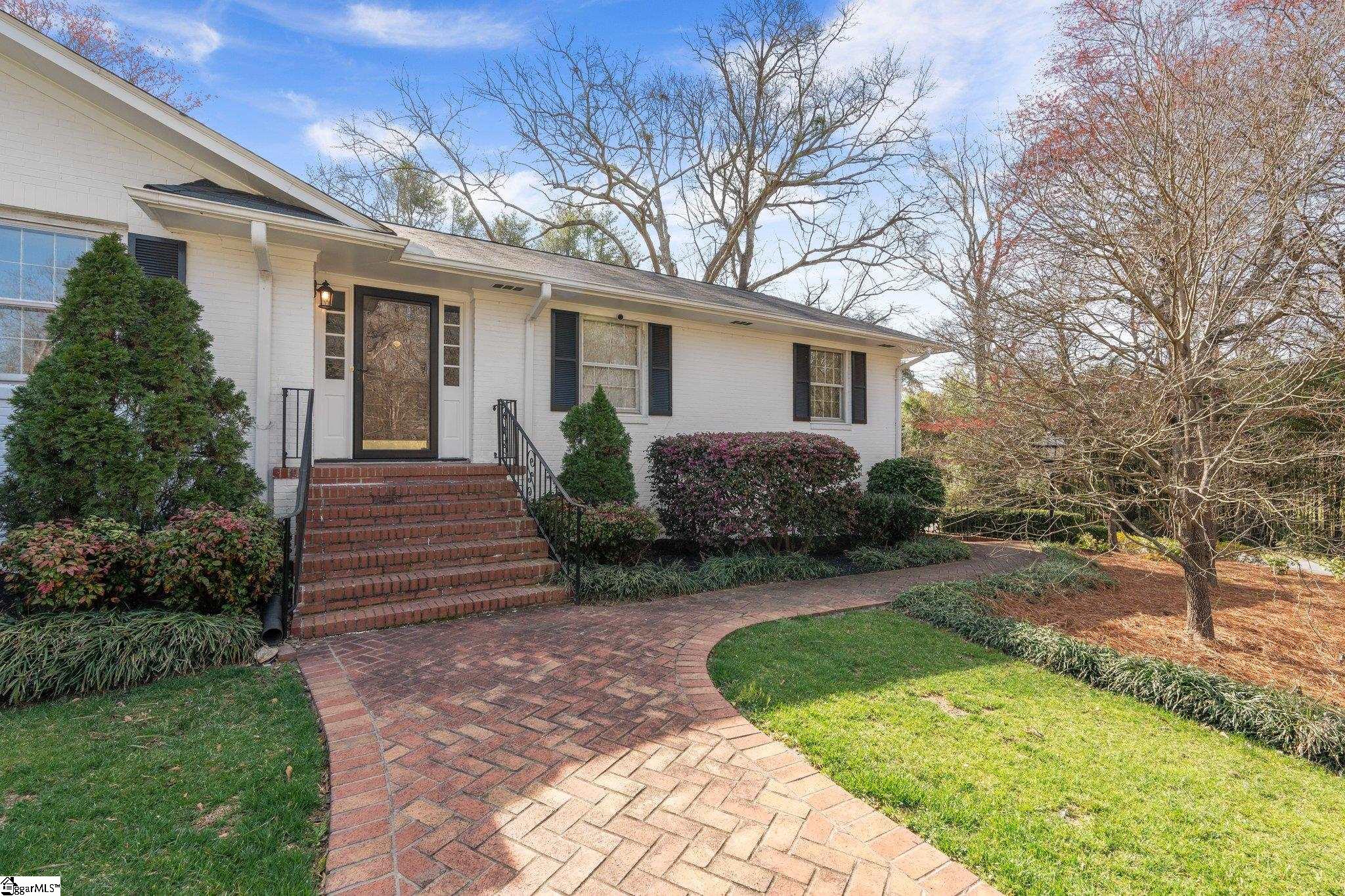 2 Rollingreen Road Greenville, SC 29615 - Photo 3 of 34 Gallery Image 3