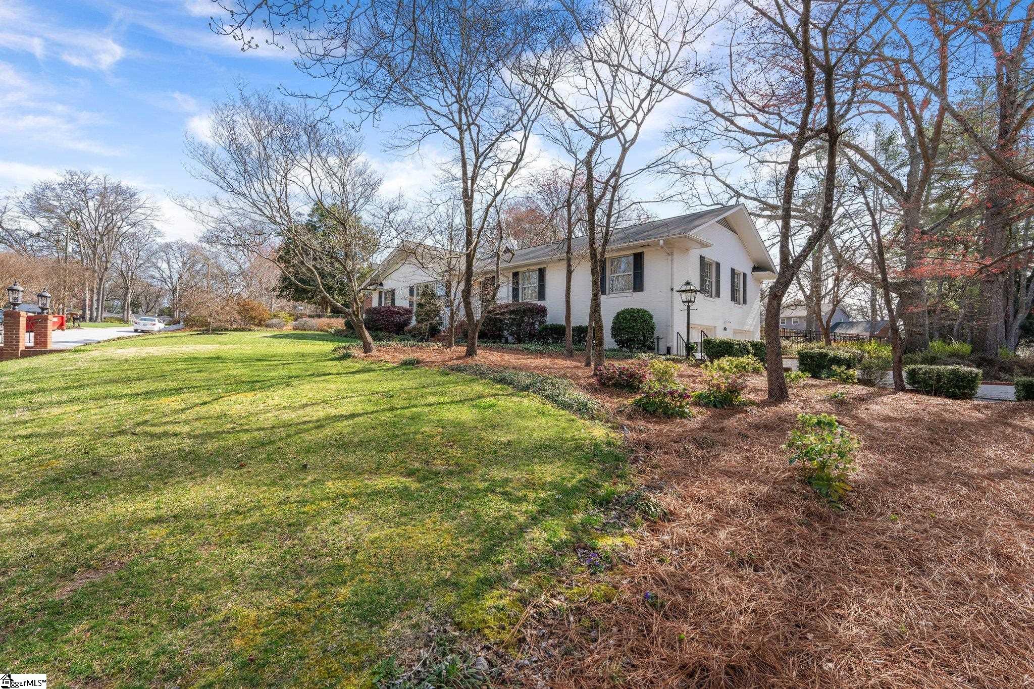 2 Rollingreen Road Greenville, SC 29615 - Photo 4 of 34 Gallery Image 4