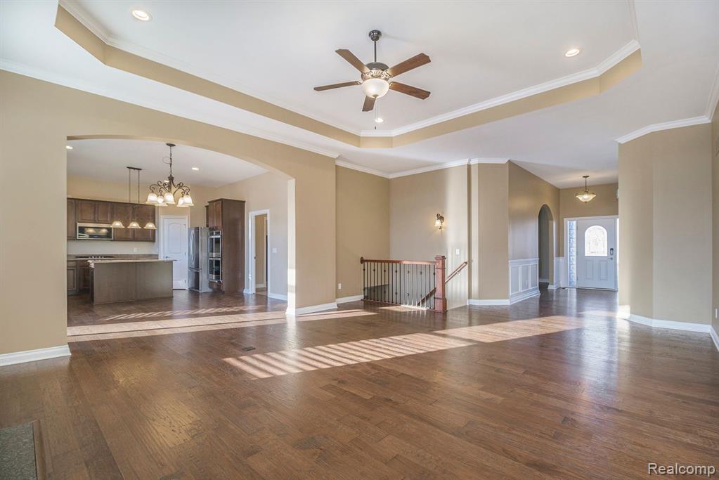 837 Balsam Circle Rochester, MI 48307 - Photo 3 of 38