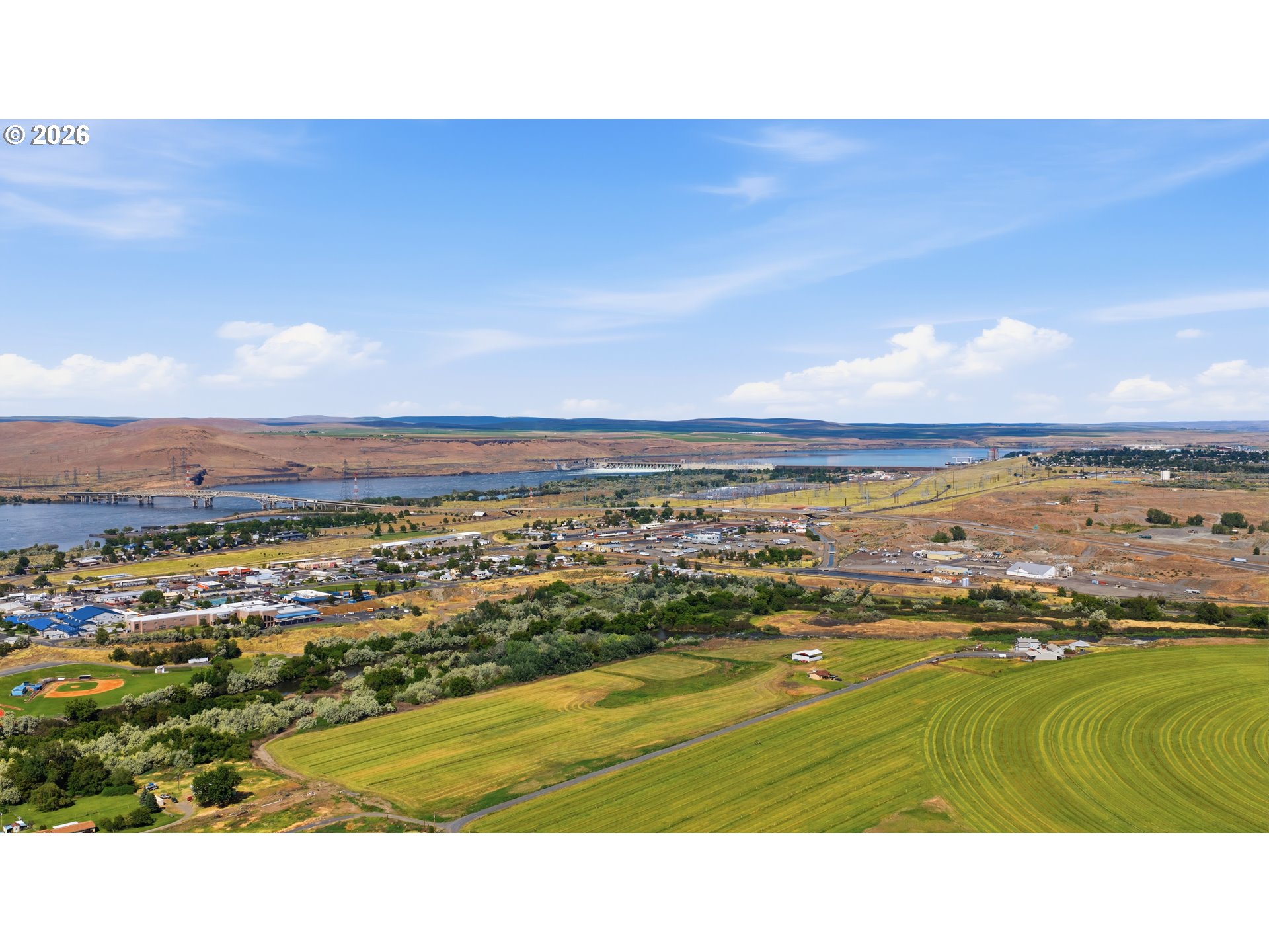 311 Pine Tree Avenue Umatilla, OR 97882 - Photo 10 of 13 a view of an ocean and beach