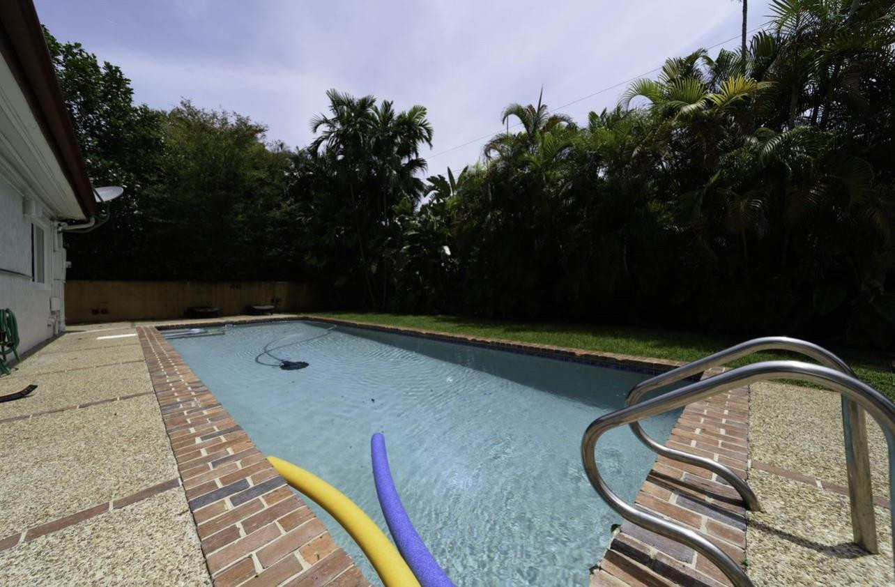 252 Southwest 63rd Terrace Plantation, FL 33317 - Photo 3 of 18 Photo 3