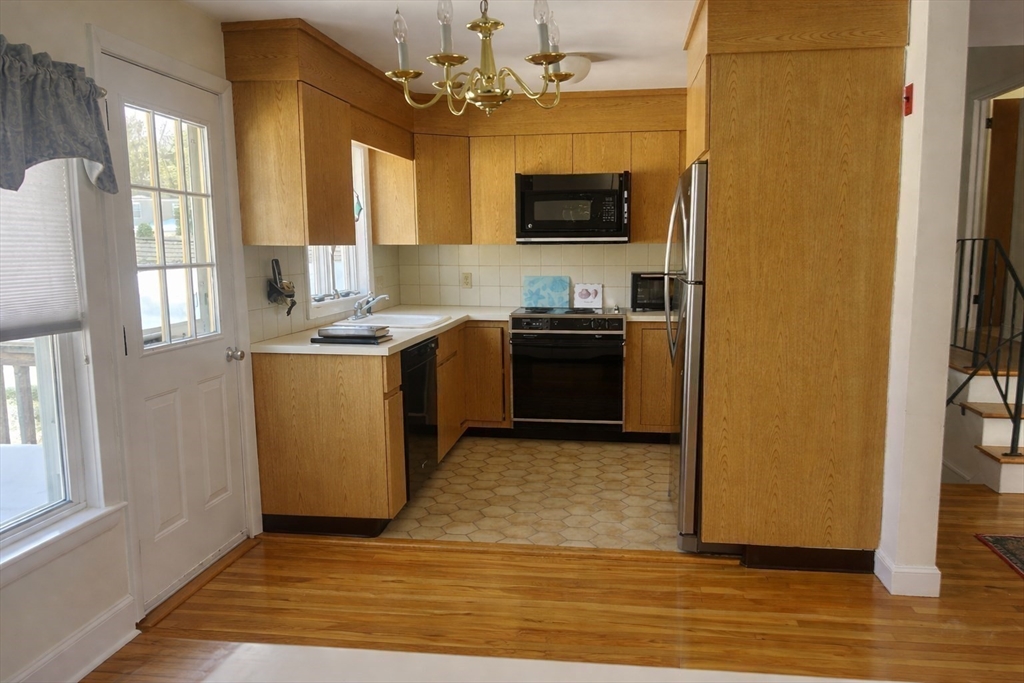 8 Walnut Knolls Canton, MA 02021 - Photo 3 of 16