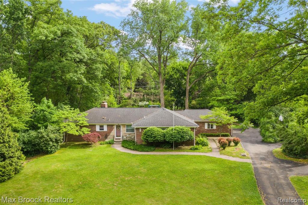 4059 Lincoln Road Bloomfield Hills, MI 48301 - Photo 2 of 19
