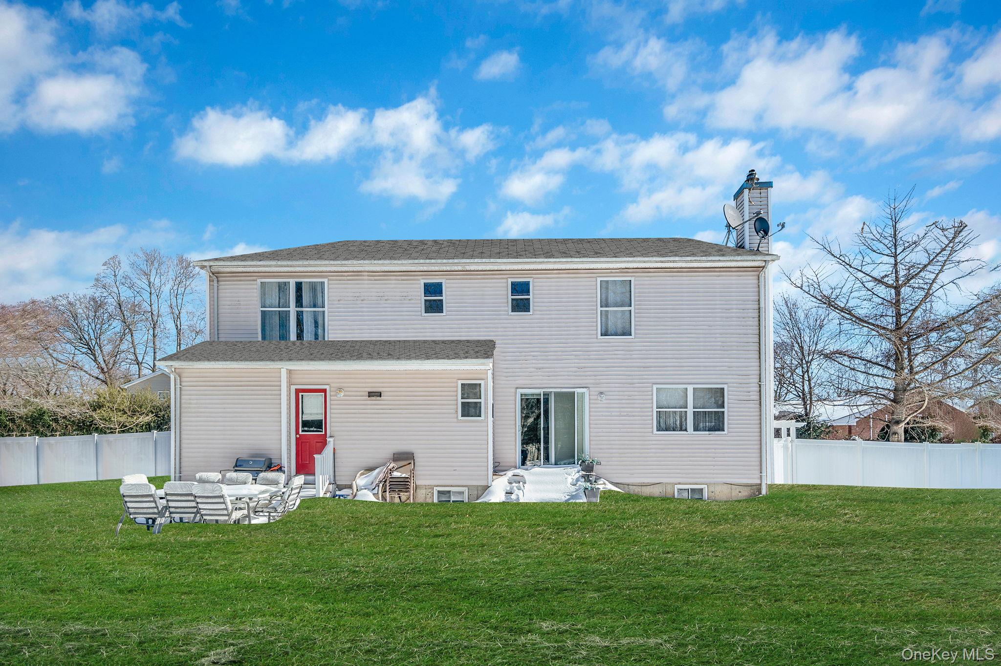 49 Flamingo Road Rocky Point, NY 11778 - Photo 10 of 48