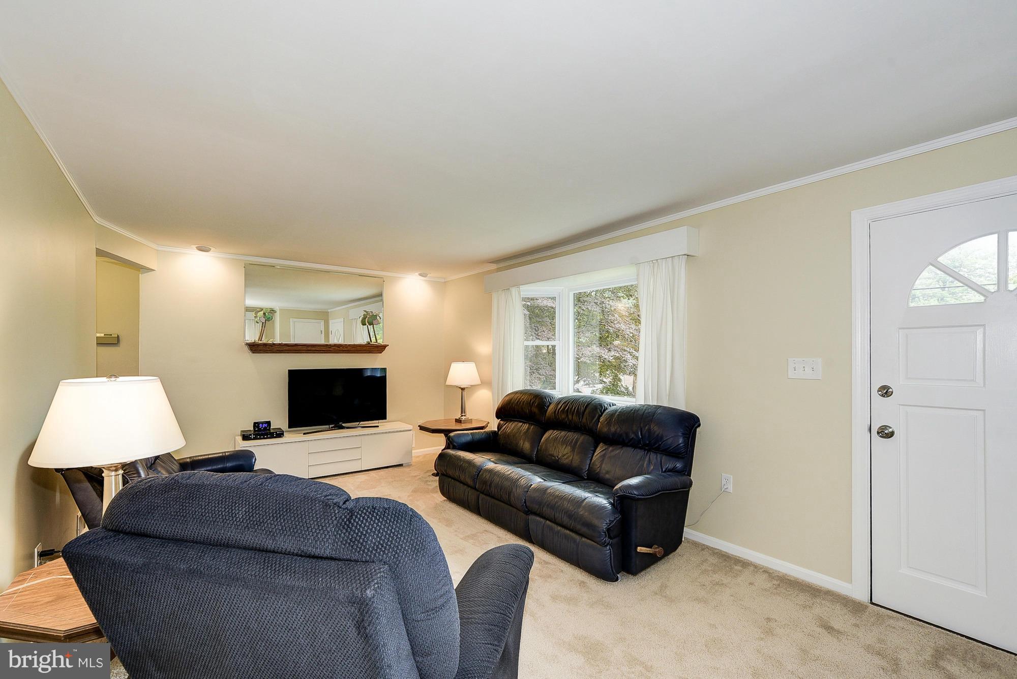 2906 Harris Avenue Silver Spring, MD 20902 - Photo 4 of 30 Living Room