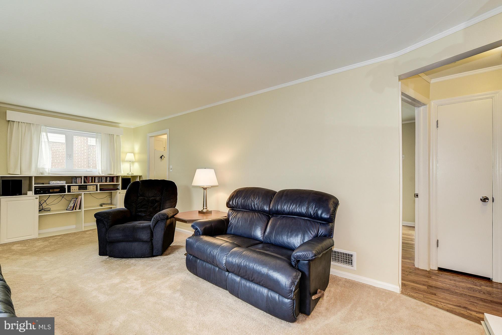 2906 Harris Avenue Silver Spring, MD 20902 - Photo 5 of 30 Living Room