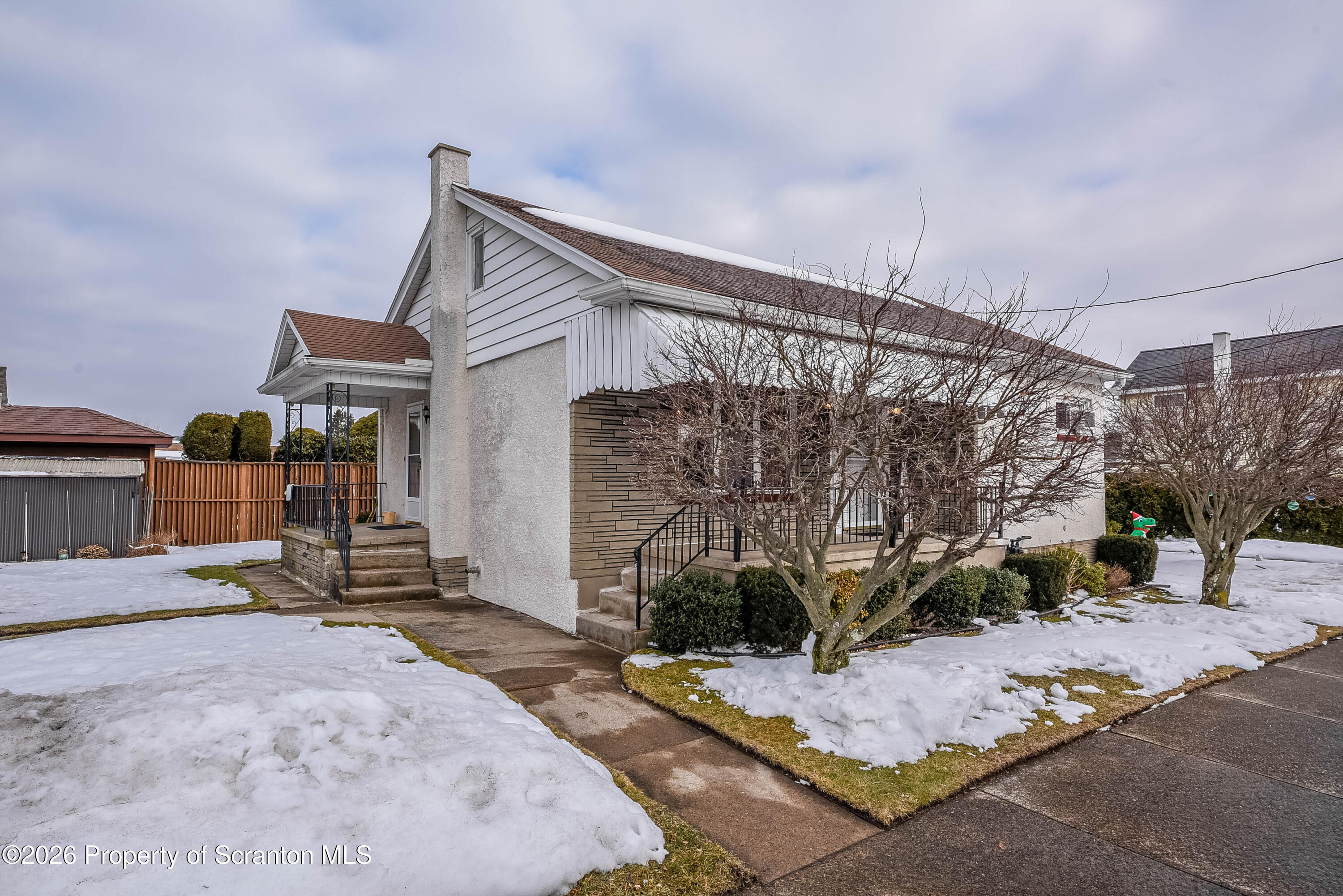 421 West Mary Street Old Forge, PA 18518 - Photo 2 of 26 _DSC6404