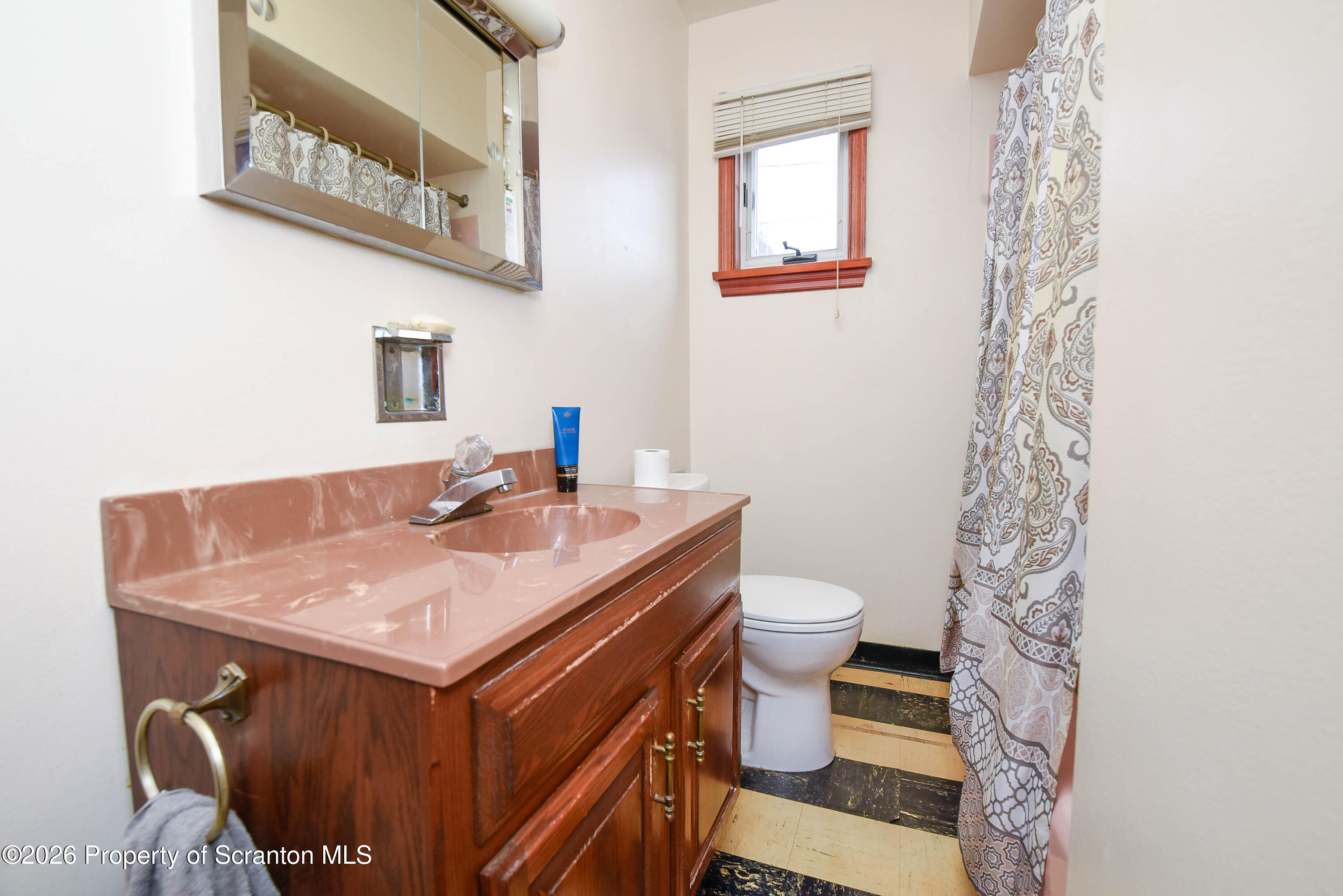 421 West Mary Street Old Forge, PA 18518 - Photo 21 of 26 Full Bathroom