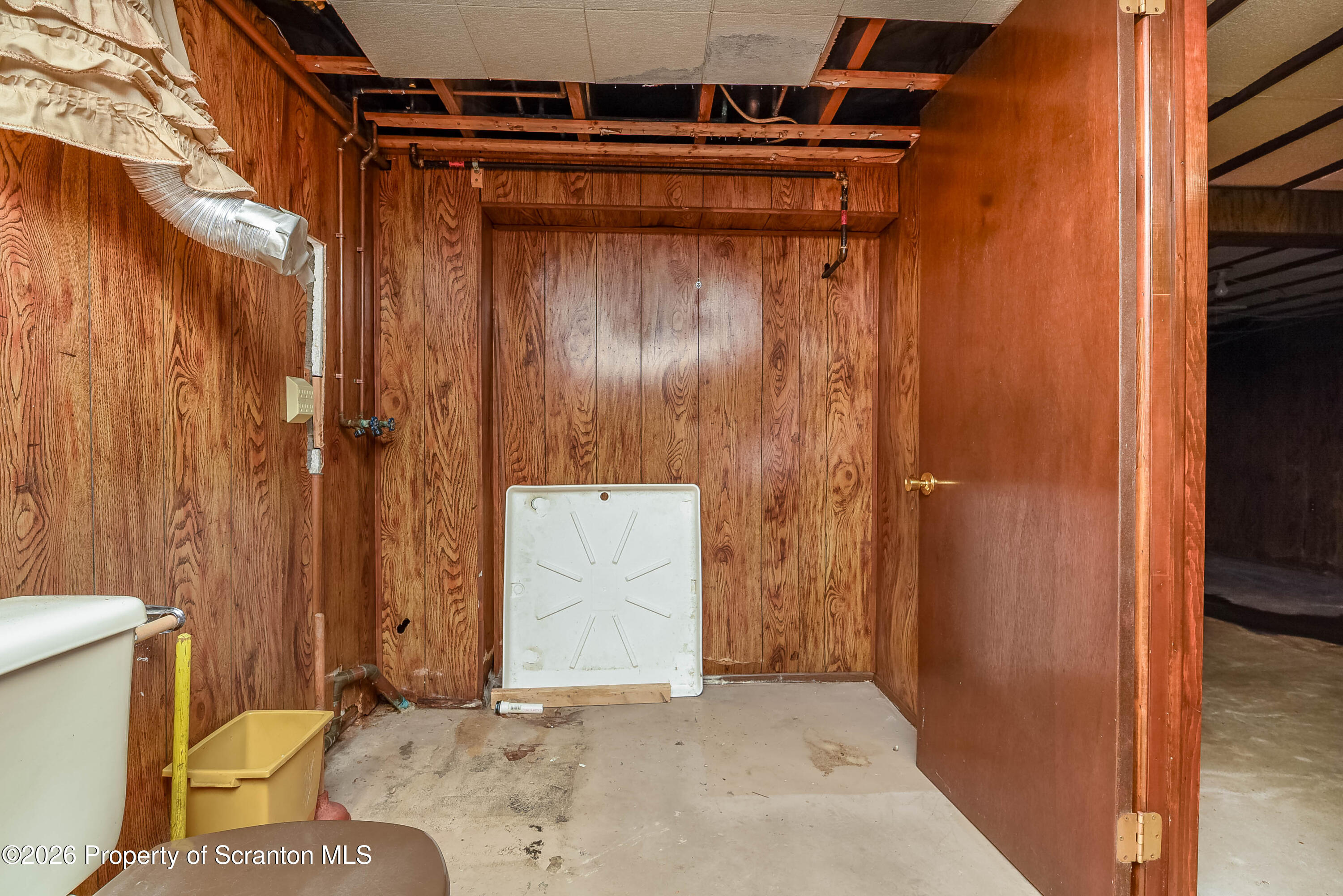 421 West Mary Street Old Forge, PA 18518 - Photo 25 of 26 1/2 Bathroom