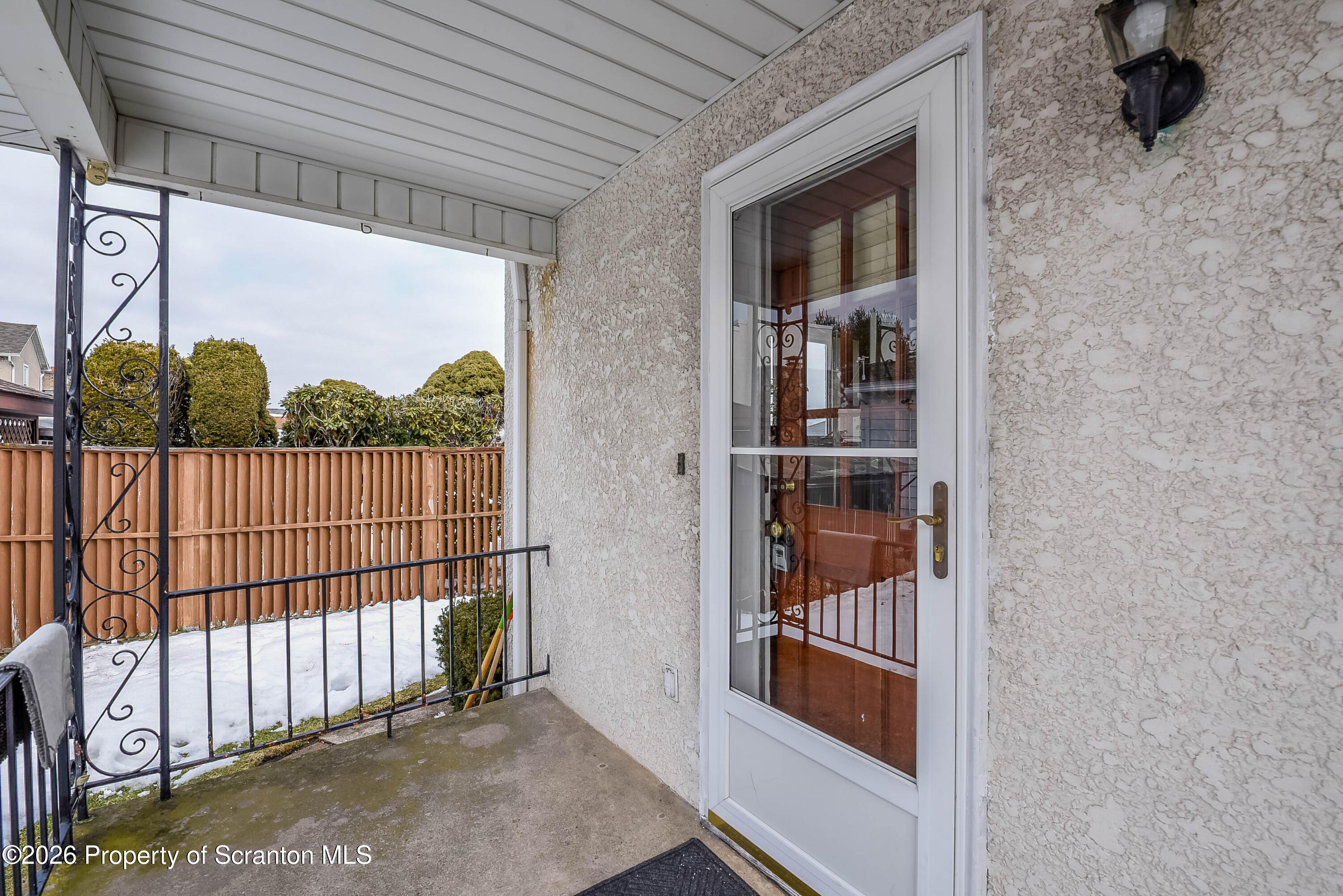 421 West Mary Street Old Forge, PA 18518 - Photo 4 of 26 _DSC6411