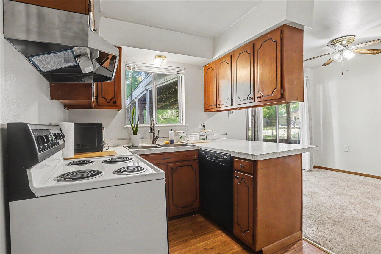 16 Oak Grove Road Battle Creek, MI 49037 - Photo 9 of 28