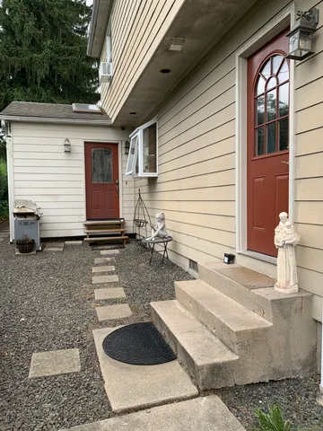 a view of a house with backyard