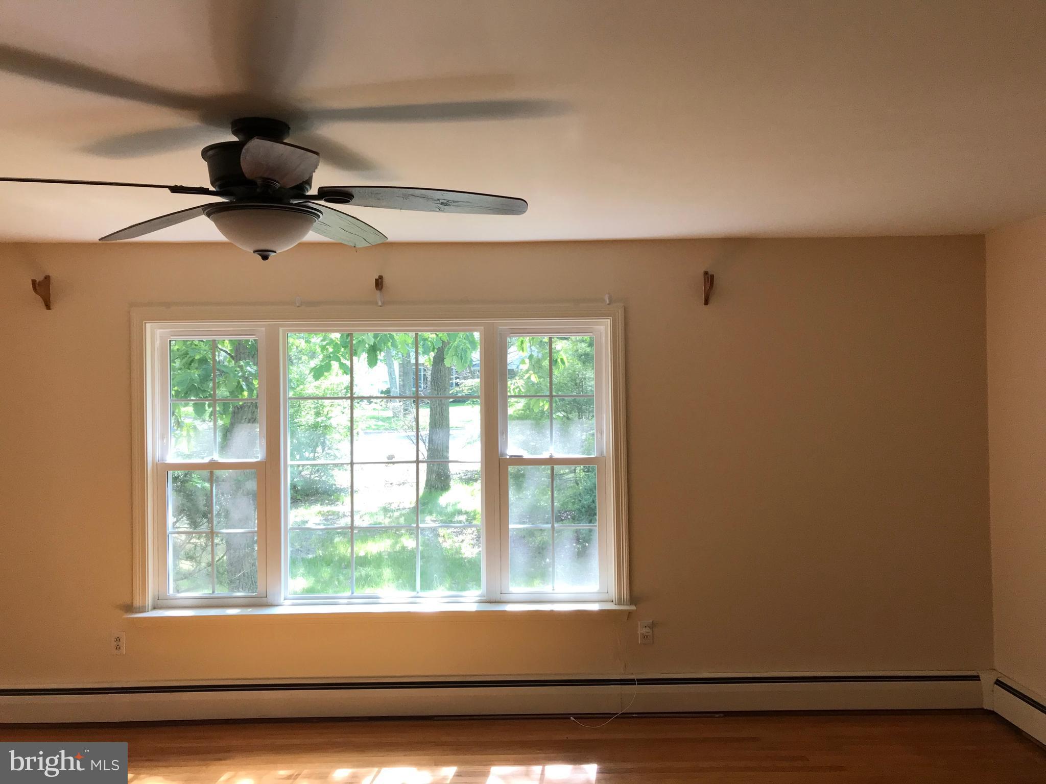 546 Kettle Run Road Marlton, NJ 08053 - Photo 7 of 26 Living Room