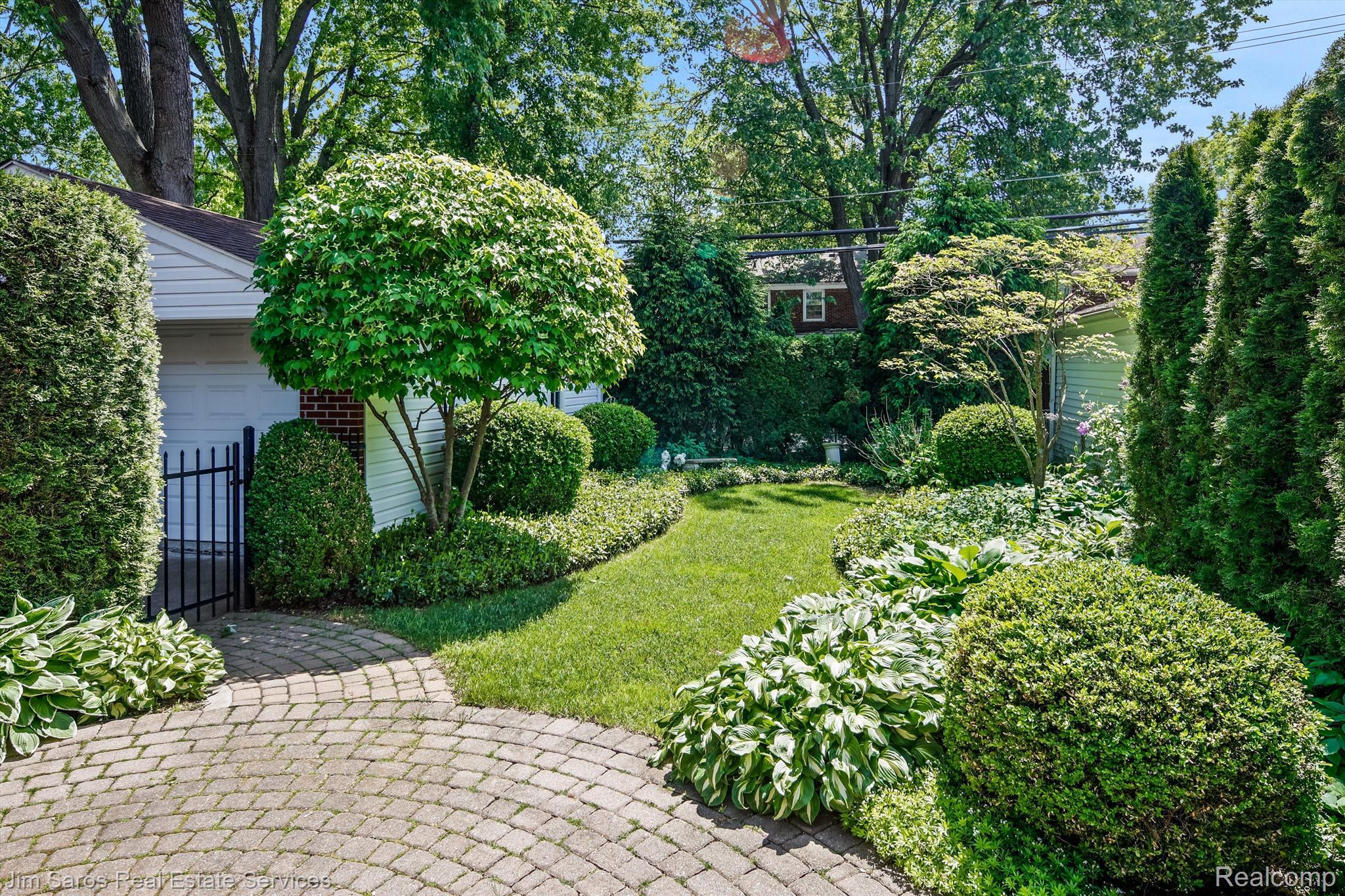 1755 Newcastle Road Grosse Pointe, MI 48236 - Photo 18 of 21