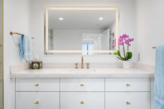 $1,250,000 | 2760 South Ocean Boulevard, Unit 508, Palm Beach, FL 33480