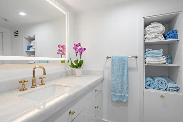 $1,250,000 | 2760 South Ocean Boulevard, Unit 508, Palm Beach, FL 33480