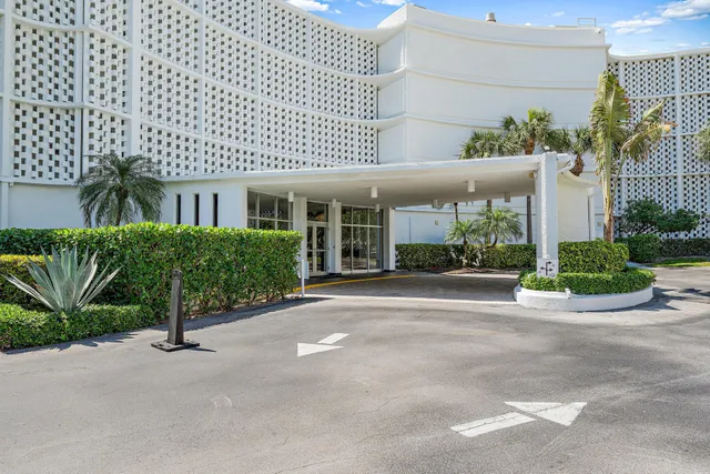 $1,250,000 | 2760 South Ocean Boulevard, Unit 508, Palm Beach, FL 33480