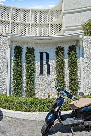 $1,250,000 | 2760 South Ocean Boulevard, Unit 508, Palm Beach, FL 33480