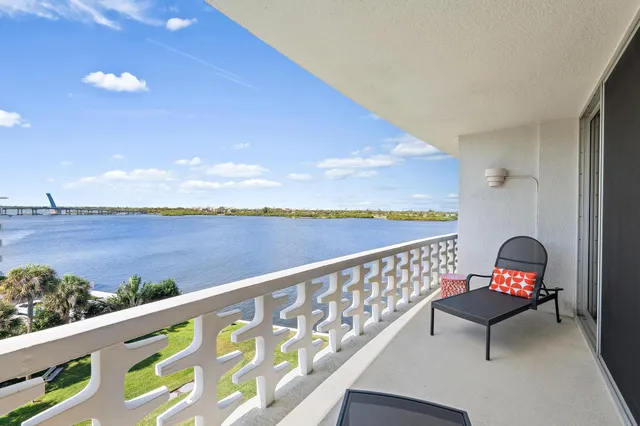 $1,250,000 | 2760 South Ocean Boulevard, Unit 508, Palm Beach, FL 33480