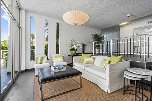 $1,250,000 | 2760 South Ocean Boulevard, Unit 508, Palm Beach, FL 33480