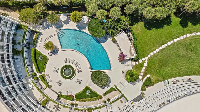 $1,250,000 | 2760 South Ocean Boulevard, Unit 508, Palm Beach, FL 33480