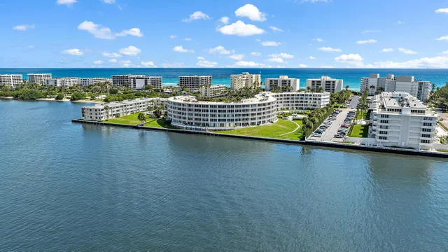 $1,250,000 | 2760 South Ocean Boulevard, Unit 508, Palm Beach, FL 33480