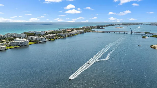 $1,250,000 | 2760 South Ocean Boulevard, Unit 508, Palm Beach, FL 33480