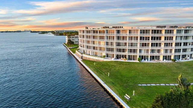 $1,250,000 | 2760 South Ocean Boulevard, Unit 508, Palm Beach, FL 33480