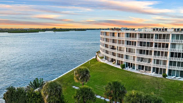 $1,250,000 | 2760 South Ocean Boulevard, Unit 508, Palm Beach, FL 33480