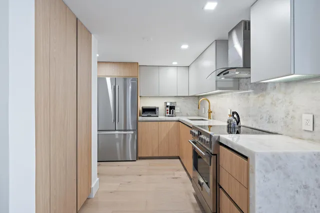 $1,250,000 | 2760 South Ocean Boulevard, Unit 508, Palm Beach, FL 33480