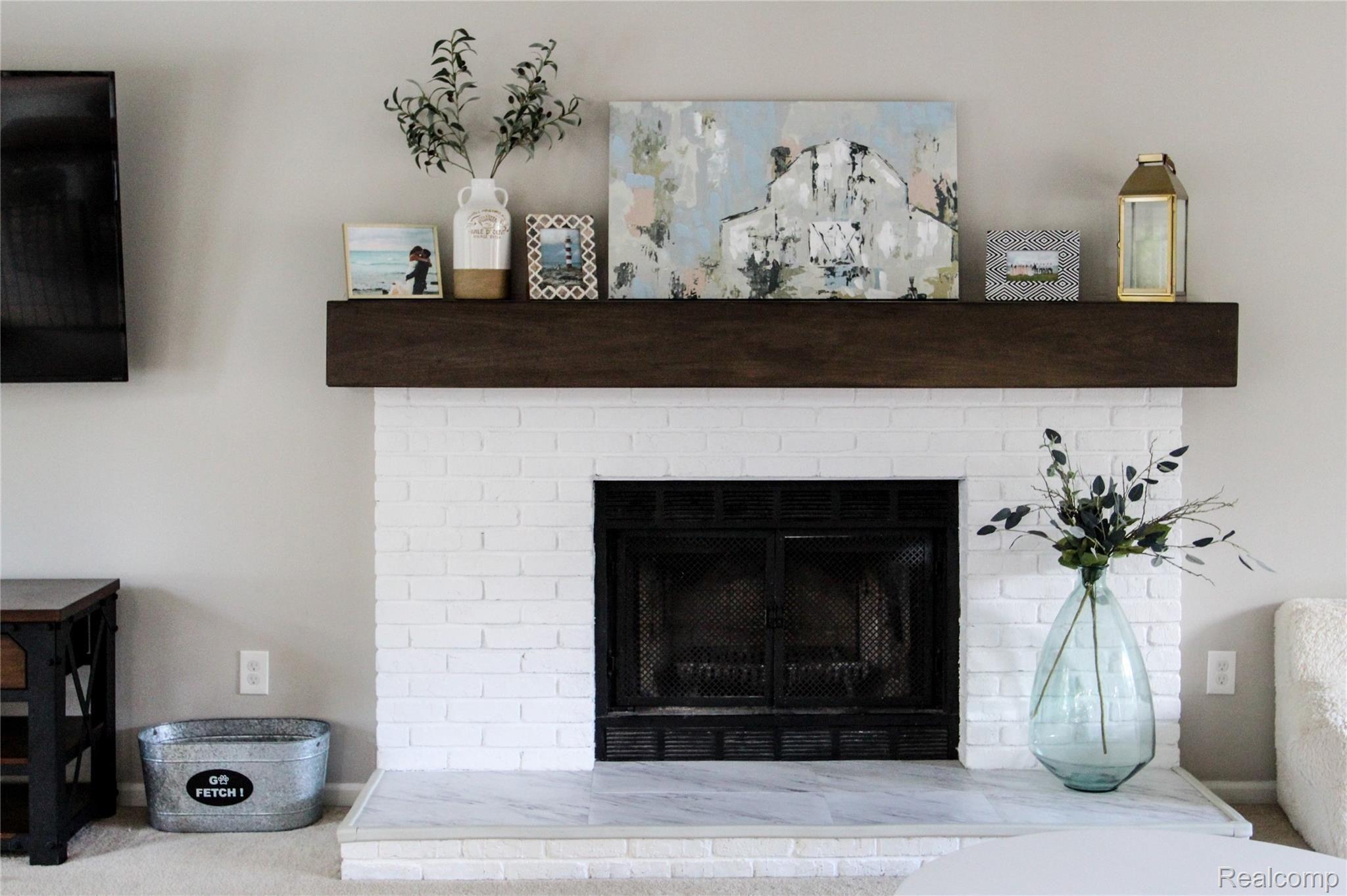2745 Partridge Rochester, MI 48306 - Photo 9 of 40 Fireplace.jpg